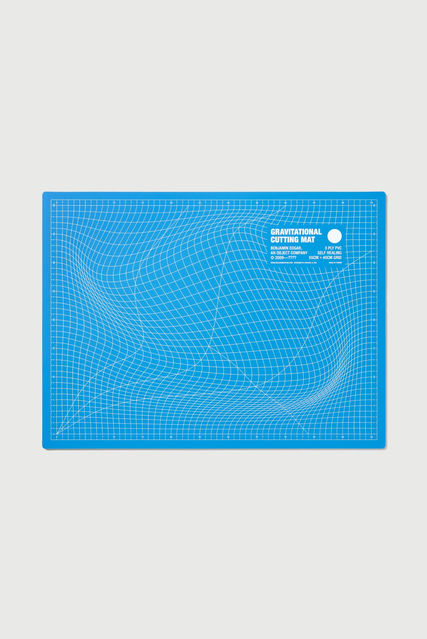 GRAVITATIONAL CUTTING MAT IN BLUE