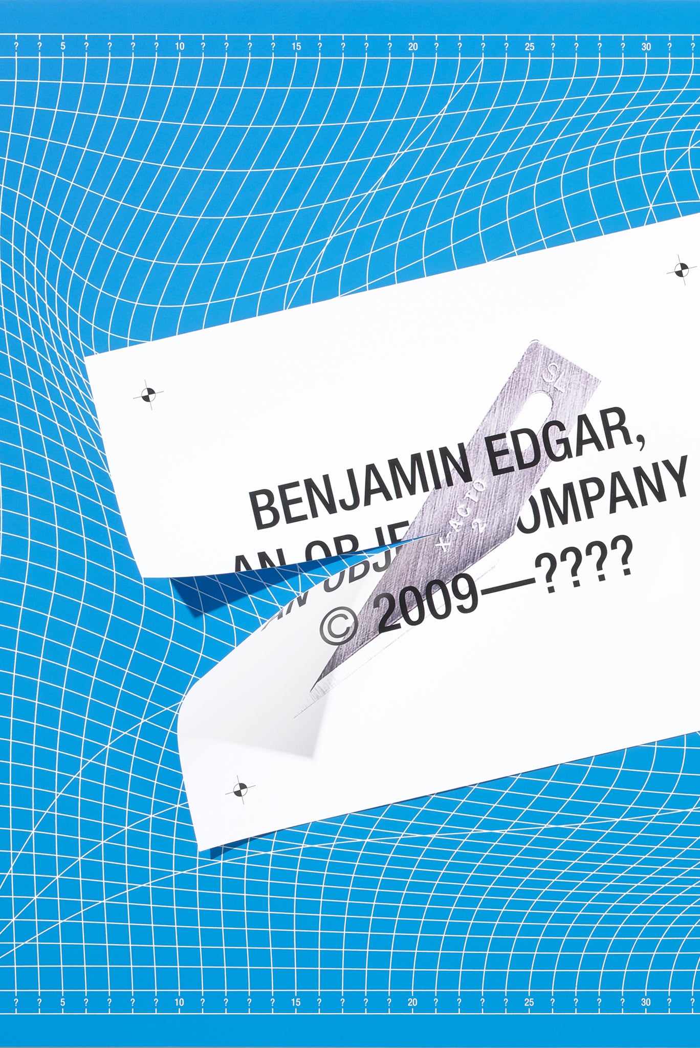 GRAVITATIONAL CUTTING MAT IN BLUE