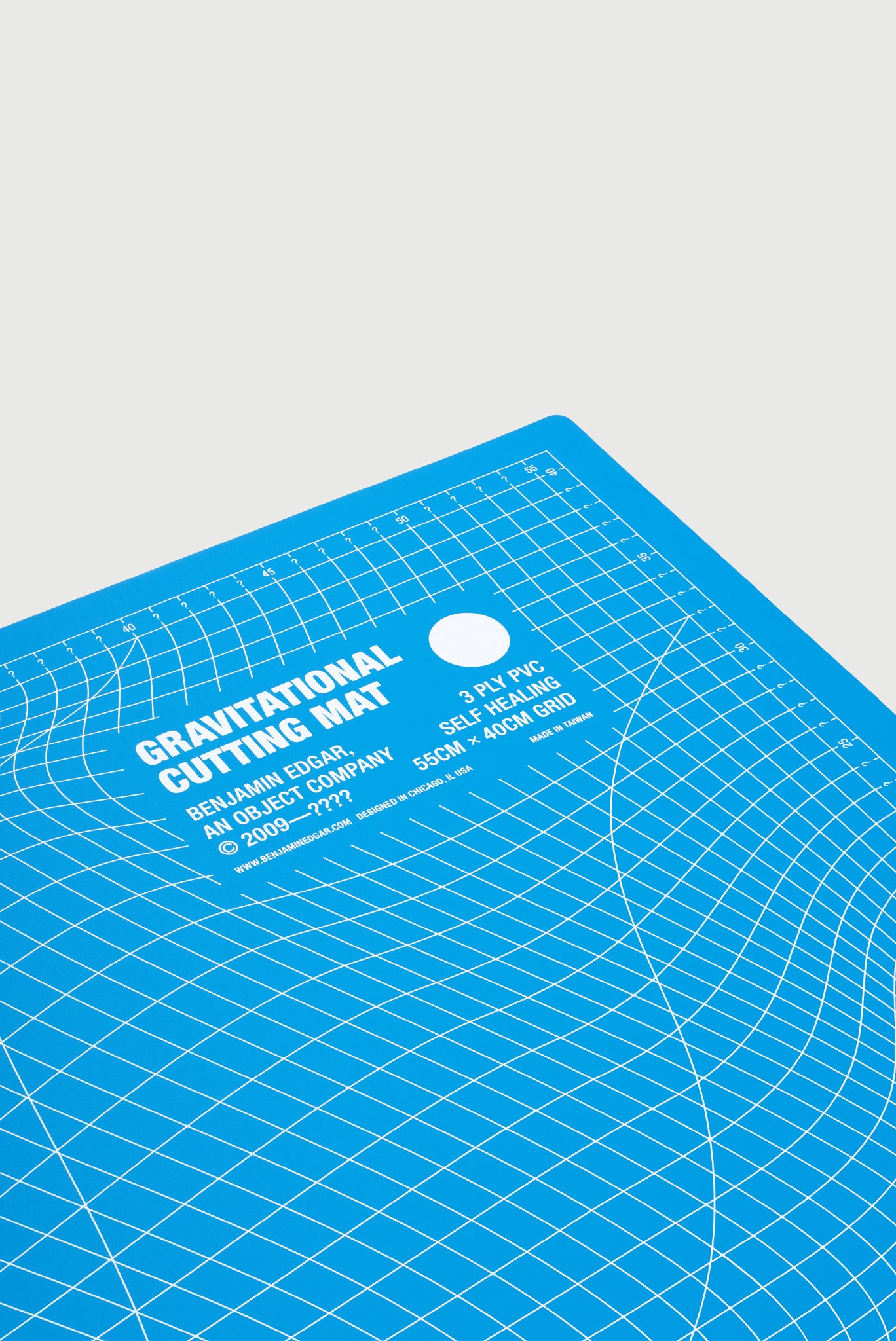 GRAVITATIONAL CUTTING MAT IN BLUE