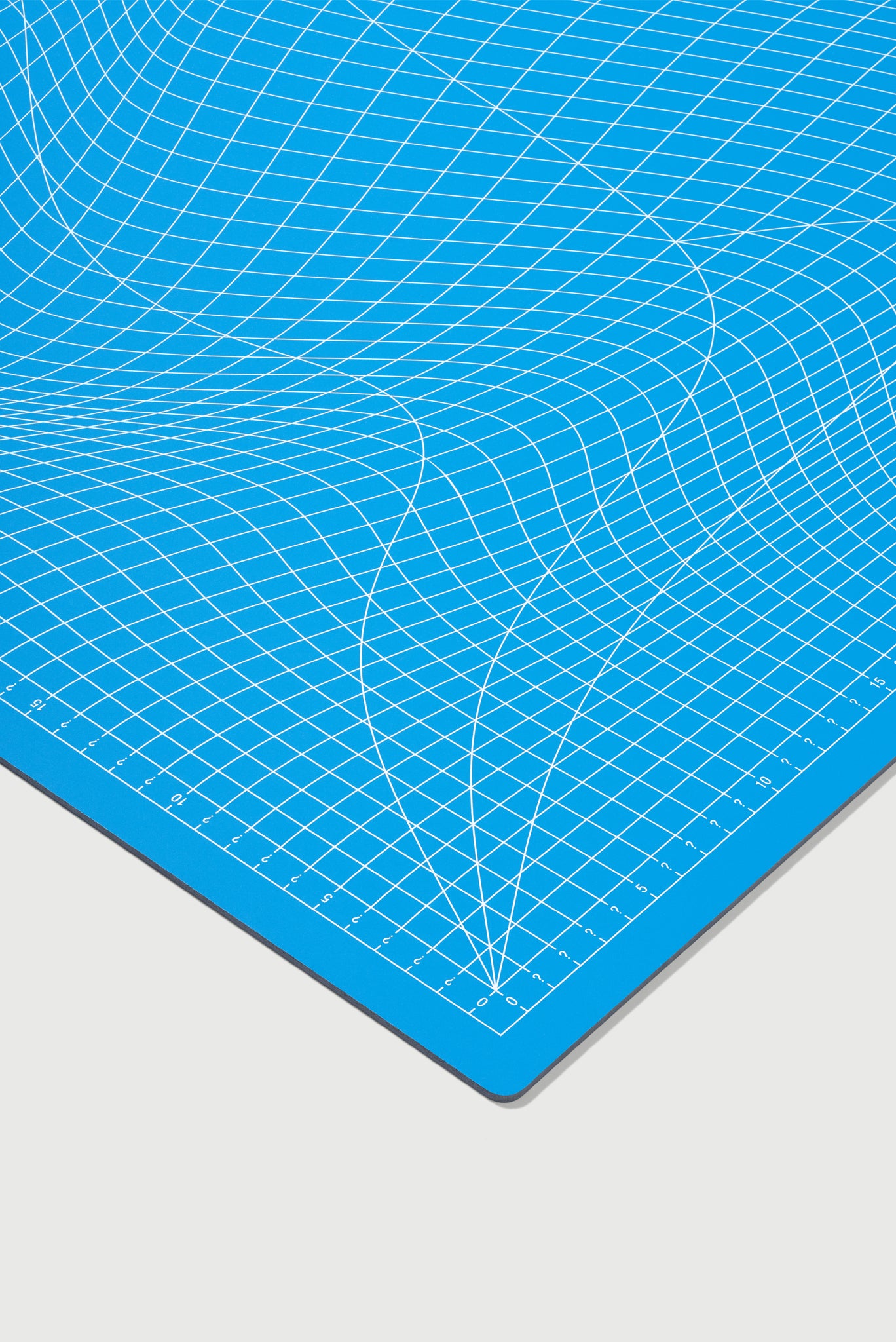 GRAVITATIONAL CUTTING MAT IN BLUE