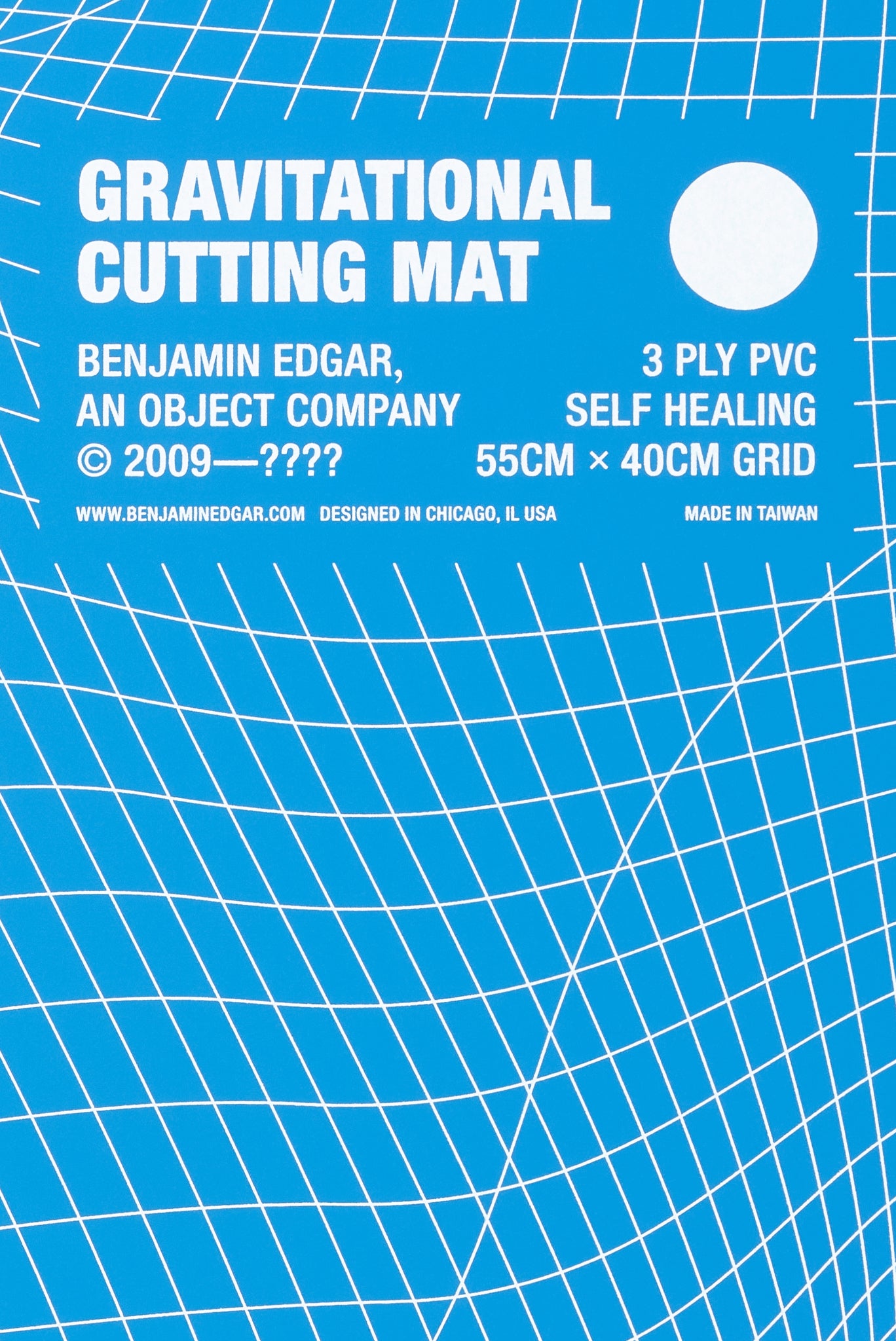 GRAVITATIONAL CUTTING MAT IN BLUE