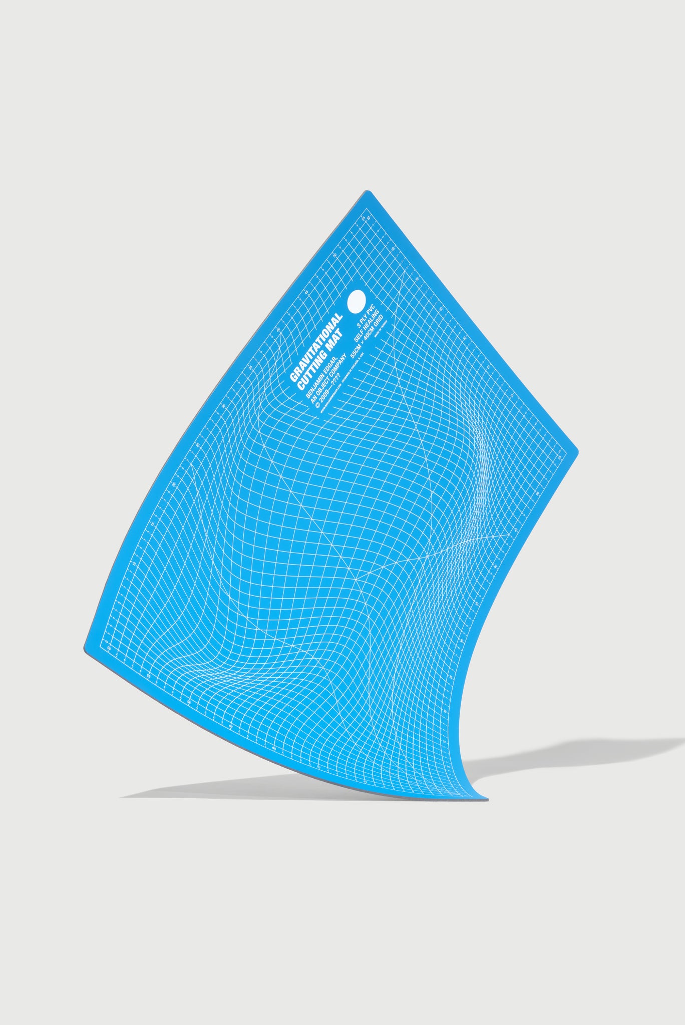 GRAVITATIONAL CUTTING MAT IN BLUE