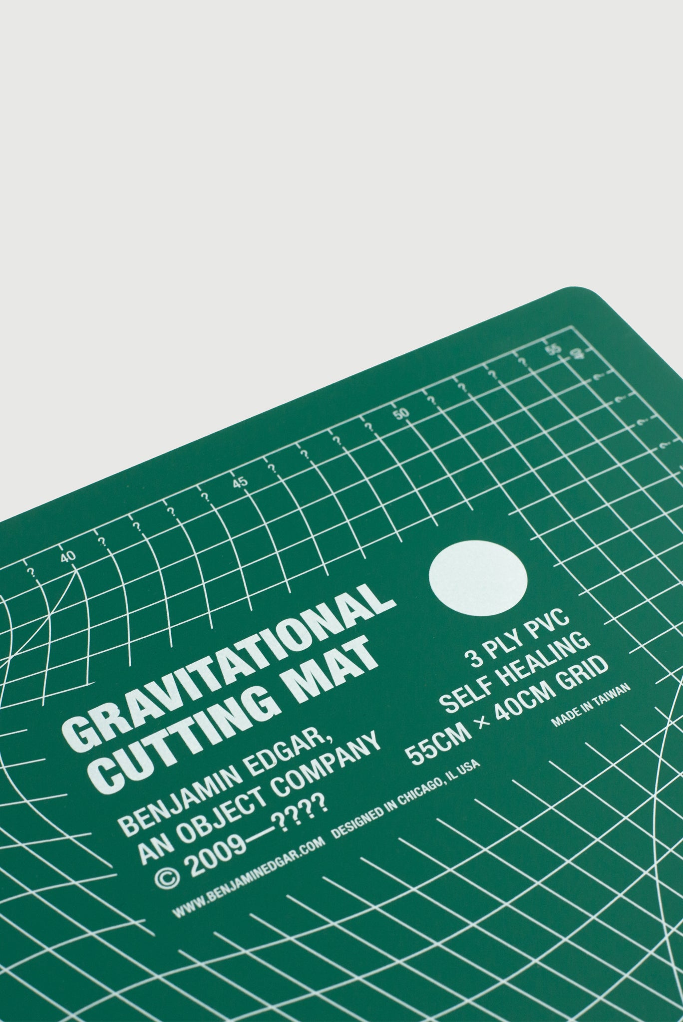 Gravitational Cutting Mat